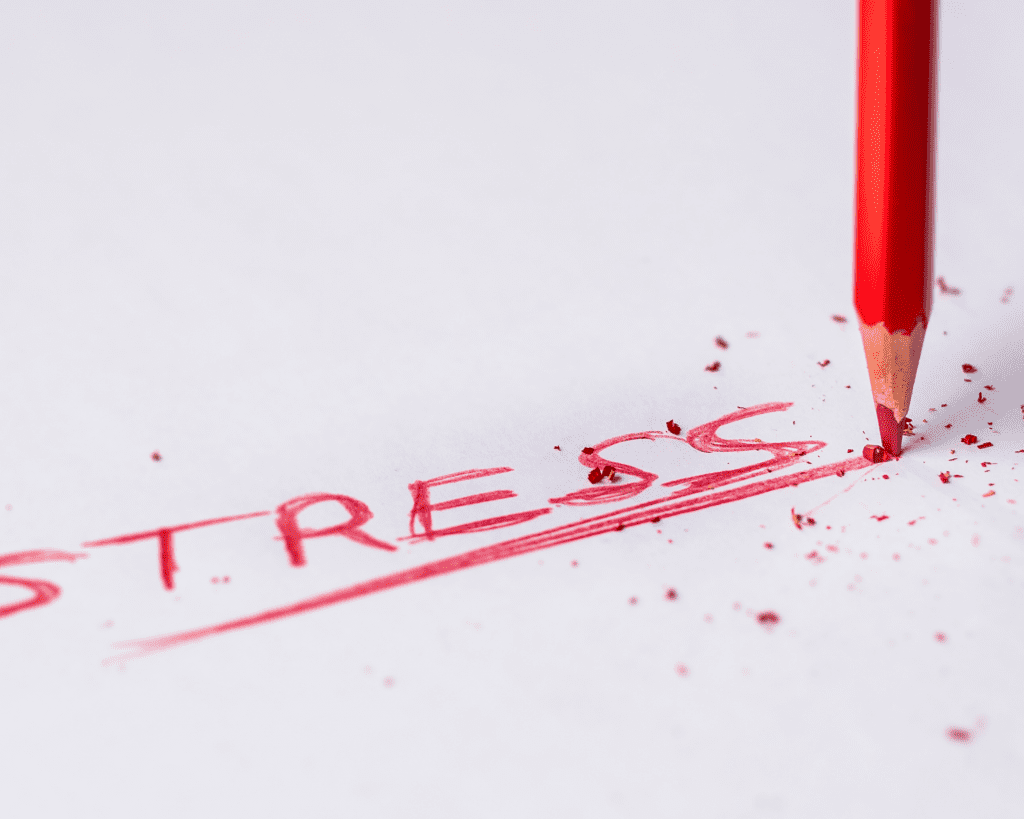 Stress traité par hypnose article blog Herve Vidal Comment l'Hypnose Peut Vous Aider à Gérer le Stress au Quotidien - Hervé Vidal